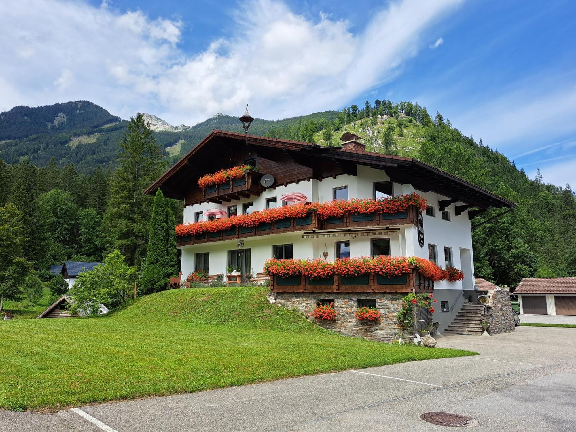 Hotel Garni Landhaus Buertlmair Hinterstoder Exterior photo